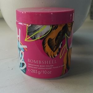 New w/ Tag Soothing Body Polish